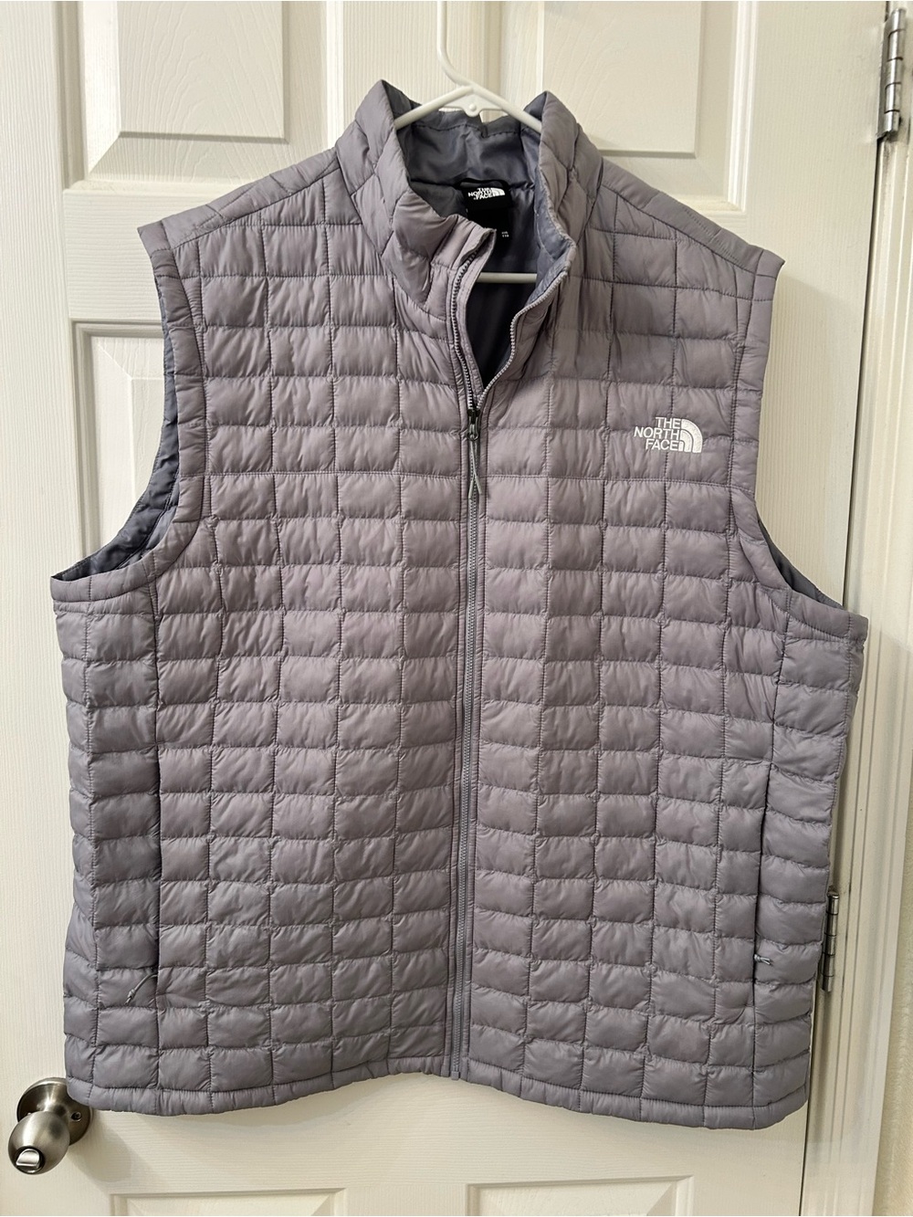 The North Face Men's Light Gray Quilted Insulated Vest
